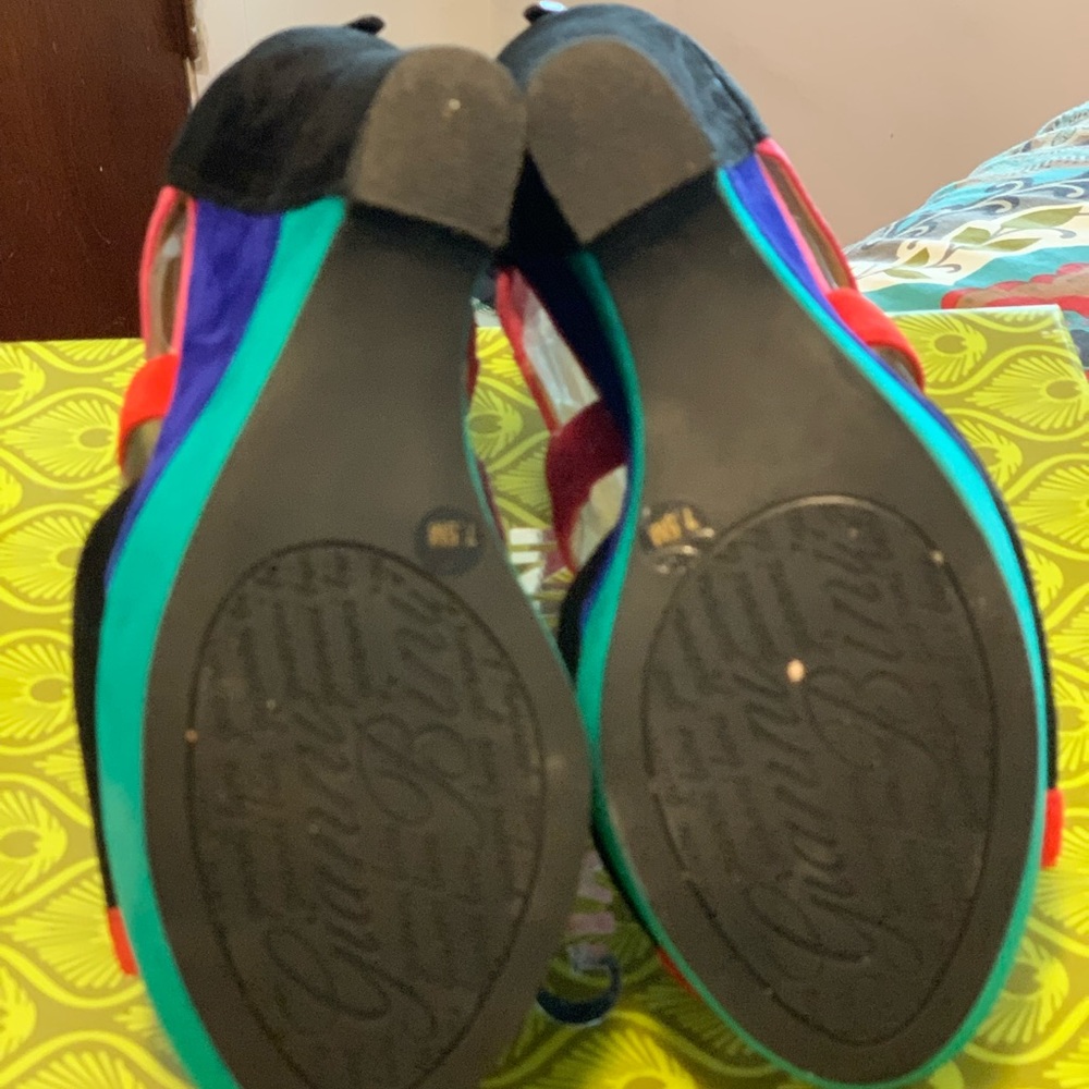 Color block wedges - Picture 3 of 3